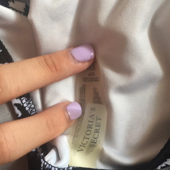 Victoria’s Secret bikini bottoms - Picture 4 of 4